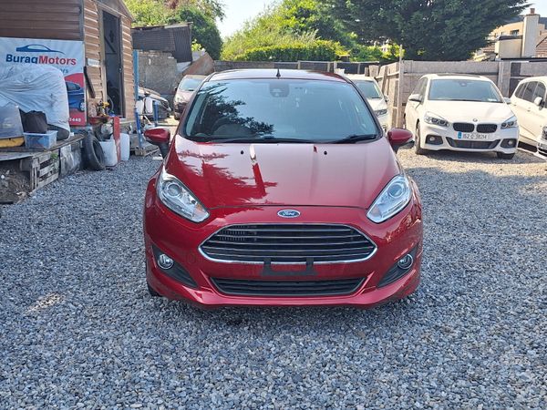 Ford Fiesta Hatchback, Petrol, 2015, Red