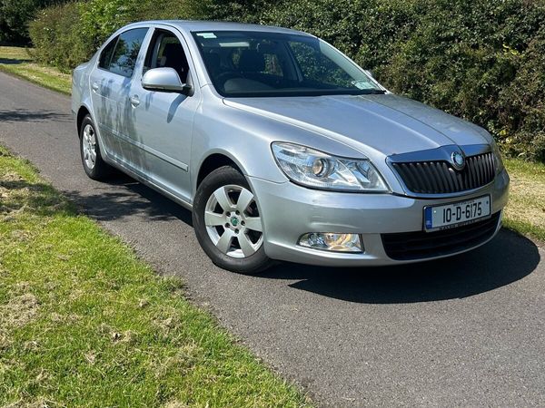 Skoda Octavia Hatchback, Petrol, 2010, Silver