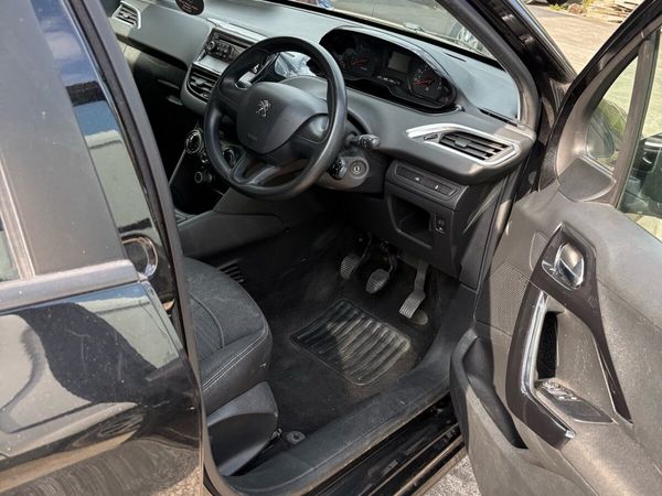 Peugeot 208 Hatchback, Diesel, 2014, Black
