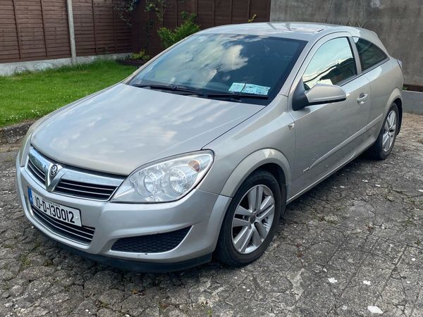 Vauxhall Astra Hatchback, Petrol, 2010, Silver