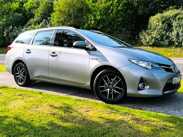 Toyota Auris Estate, Petrol Hybrid, 2014, Grey