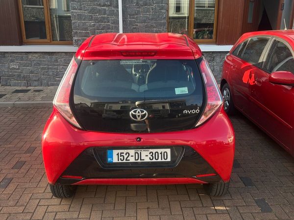 Toyota Aygo Hatchback, Petrol, 2015, Red