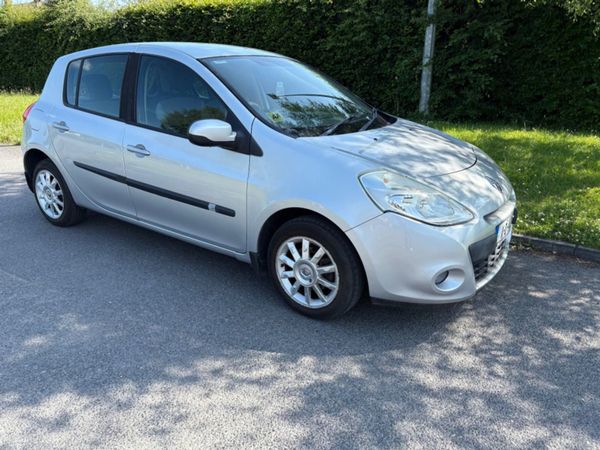 Renault Clio Hatchback, Petrol, 2011, Silver