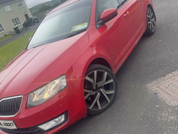 Skoda Octavia Hatchback, Diesel, 2014, Red