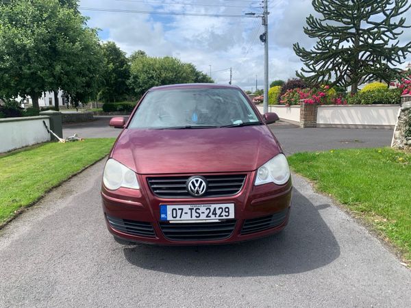 Volkswagen Polo Hatchback, Petrol, 2007, Red