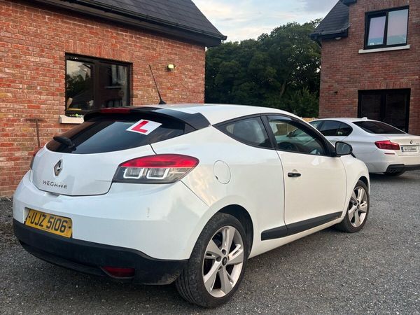 Renault Megane Hatchback, Petrol, 2013, White