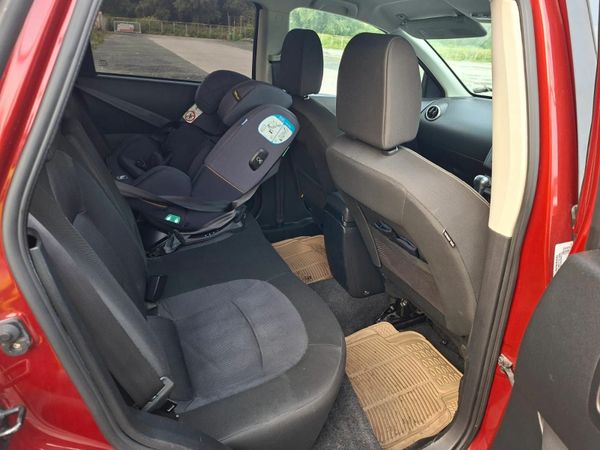Nissan Qashqai Hatchback, Petrol, 2010, Red