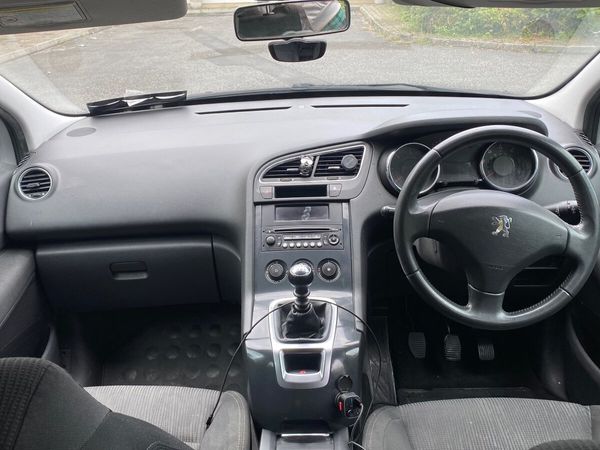 Peugeot 5008 MPV, Diesel, 2010, Silver