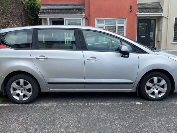 Peugeot 5008 MPV, Diesel, 2010, Silver