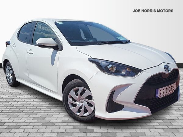 Toyota Yaris Hatchback, Petrol, 2021, White