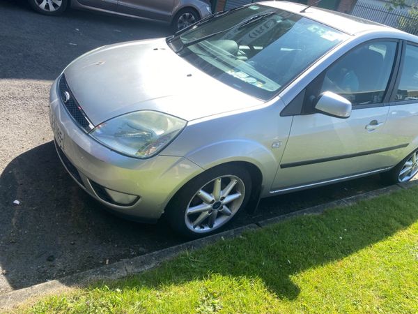 Ford Fiesta Hatchback, Petrol, 2005, Silver