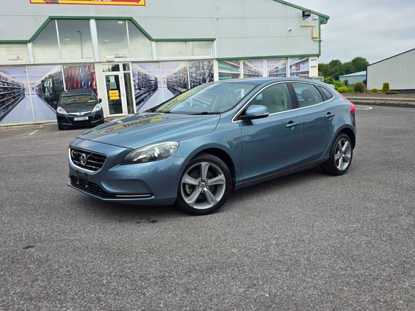 Volvo V40 Hatchback, Petrol, 2014, Blue