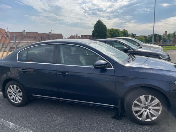 Volkswagen Passat Saloon, Diesel, 2012, Blue