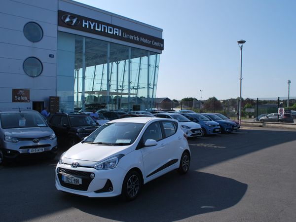 Hyundai i10 Hatchback, Petrol, 2017, White
