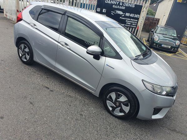 Honda Fit Hatchback, Petrol Hybrid, 2015, Silver