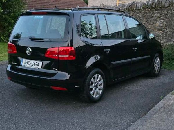 Volkswagen Touran MPV, Diesel, 2011, Black