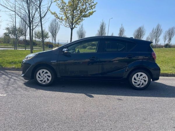 Toyota Aqua Hatchback, Petrol Hybrid, 2017, Blue