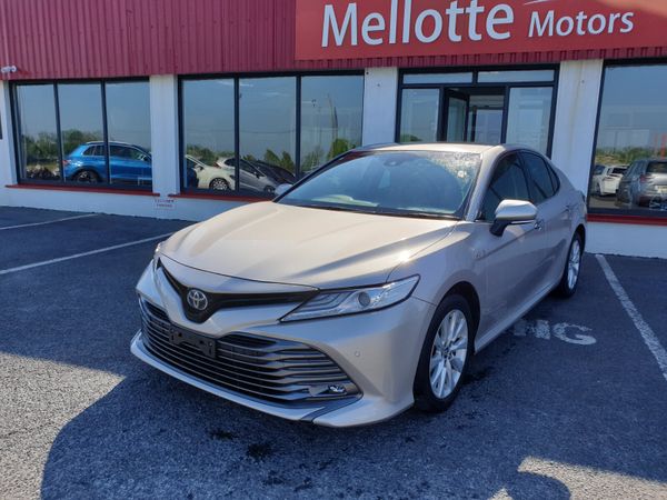 Toyota Camry Saloon, Petrol Hybrid, 2019, Beige