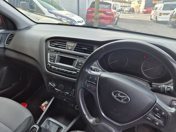 Hyundai i20 Hatchback, Petrol, 2017, Red