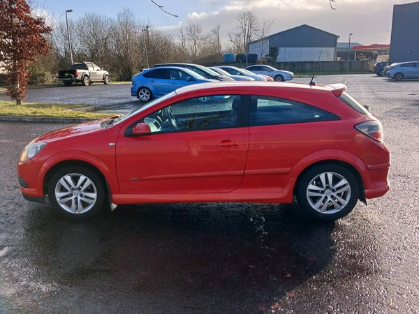 Opel Astra Hatchback, Petrol, 2008, Red