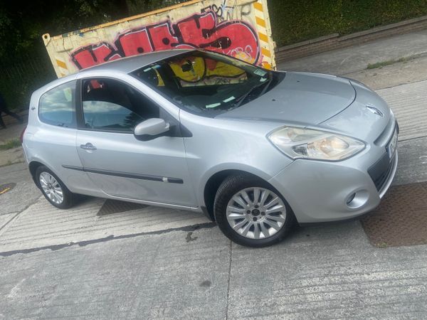 Renault Clio Hatchback, Petrol, 2010, Silver