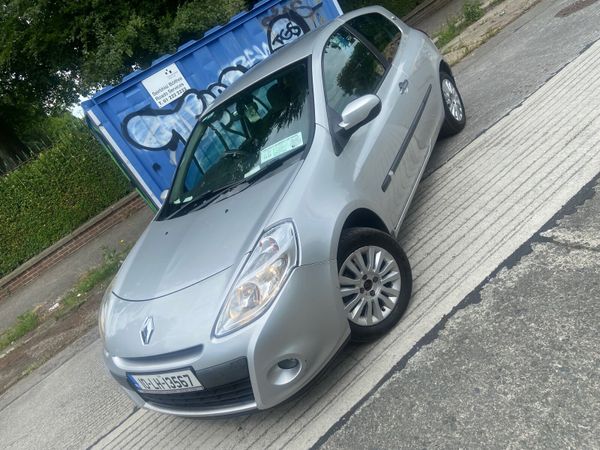 Renault Clio Hatchback, Petrol, 2010, Silver