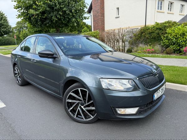 Skoda Octavia Saloon, Diesel, 2017, Grey