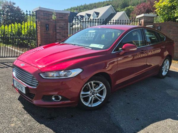 Ford Mondeo Hatchback, Diesel, 2015, Red