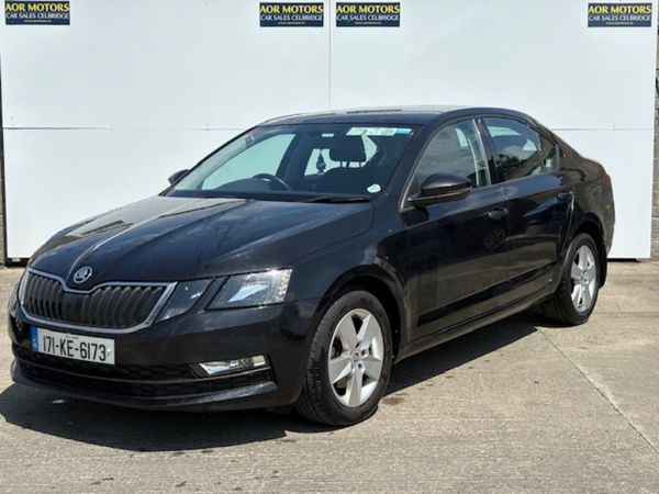 Skoda Octavia Hatchback, Petrol, 2017, Black