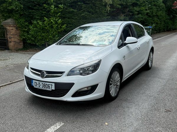 Vauxhall Astra Hatchback, Petrol, 2013, White
