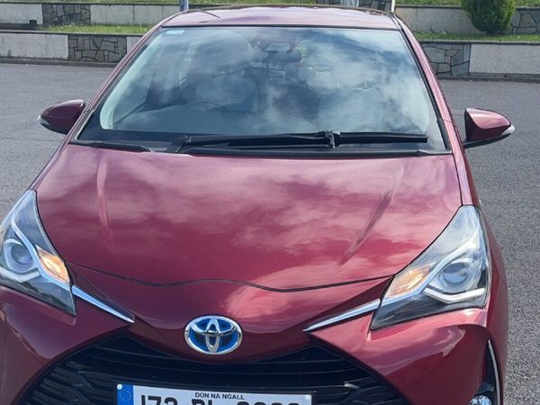 Toyota Yaris Hatchback, Petrol Hybrid, 2017, Red