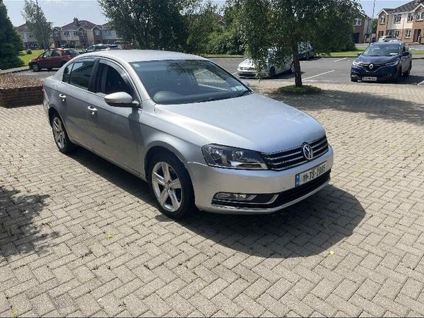Volkswagen Passat Saloon, Diesel, 2011, Silver