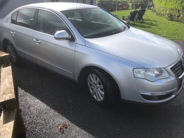 Volkswagen Passat Saloon, Petrol, 2010, Silver