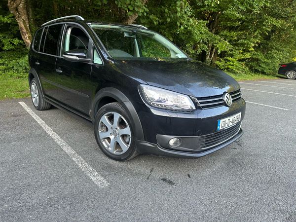 Volkswagen Touran MPV, Petrol, 2013, Black