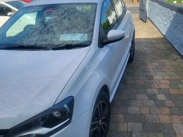 Volkswagen Polo Hatchback, Petrol, 2014, White