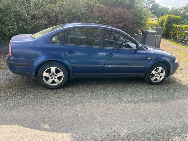 Volkswagen Passat Saloon, Diesel, 2002, Blue