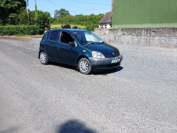 Toyota Yaris Hatchback, Petrol, 2001, Green
