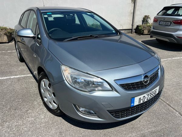 Opel Astra Hatchback, Petrol, 2011, Grey