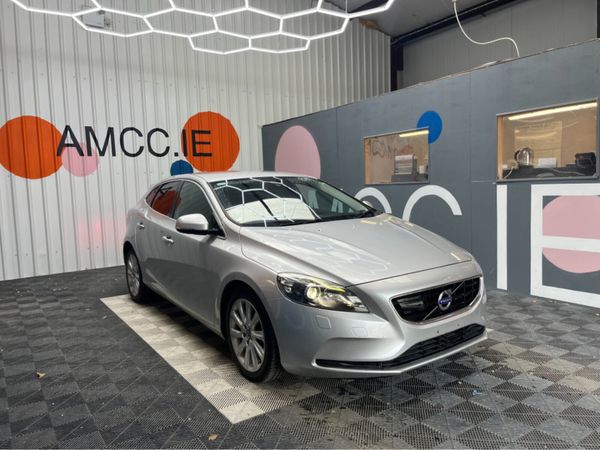 Volvo V40 Estate, Petrol, 2015, Silver