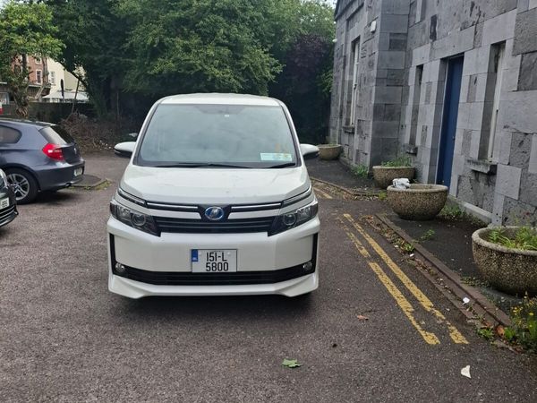 Toyota Voxy MPV, Petrol Hybrid, 2015, White