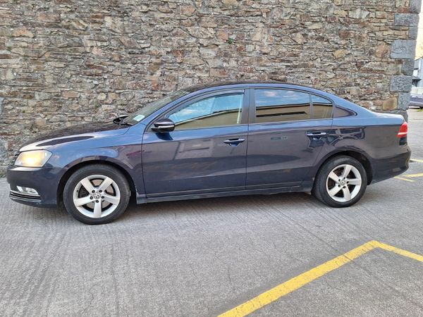 Volkswagen Passat Saloon, Diesel, 2012, Blue