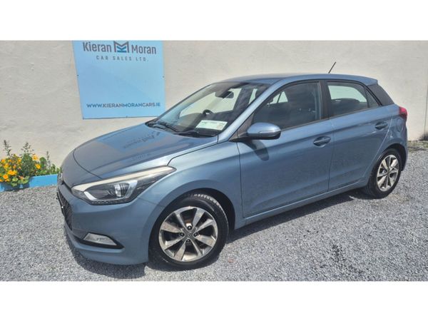 Hyundai i20 Hatchback, Petrol, 2015, Blue