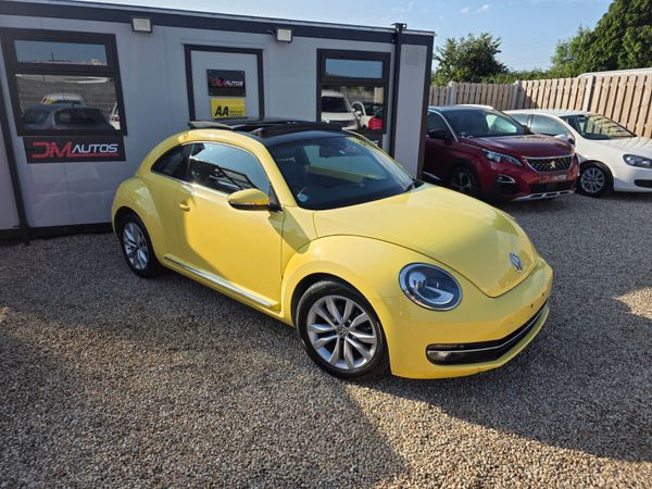 Volkswagen Beetle Hatchback, Petrol, 2013, Yellow