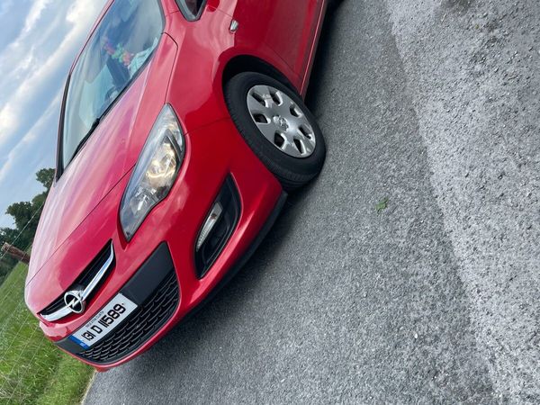Opel Astra Hatchback, Diesel, 2013, Red