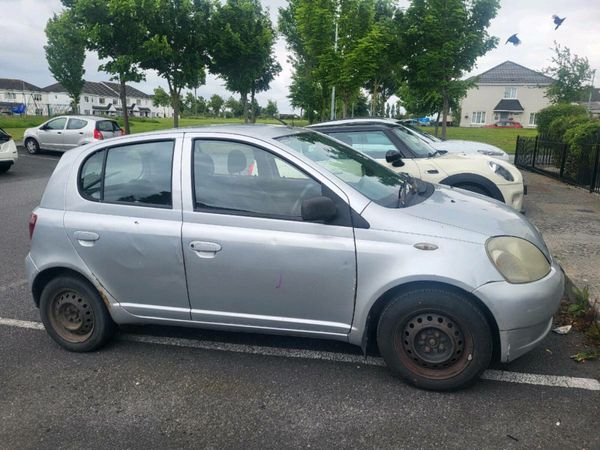 Toyota Yaris Hatchback, Petrol, 2001, Silver