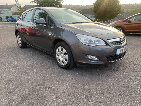 Opel Astra Hatchback, Petrol, 2010, Grey