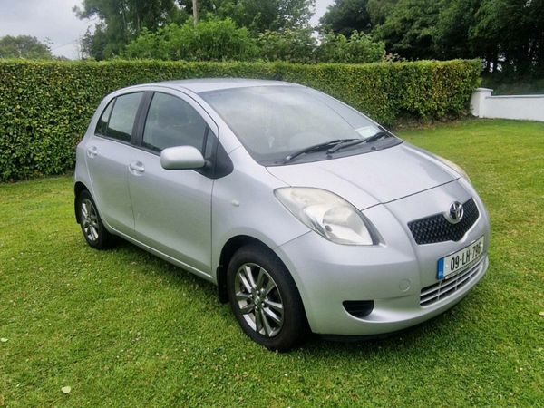Toyota Yaris Hatchback, Petrol, 2009, Silver
