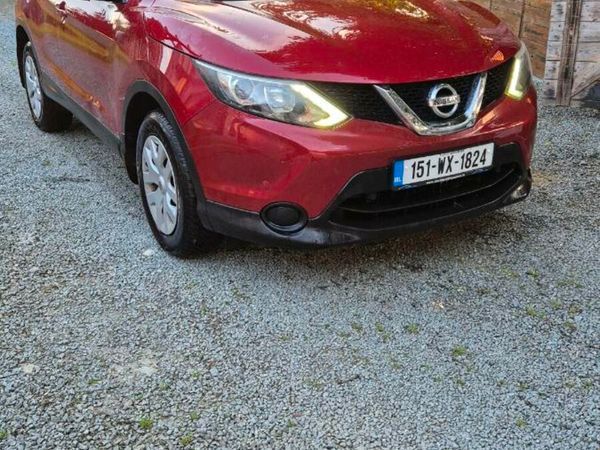 Nissan Qashqai Hatchback, Diesel, 2015, Red