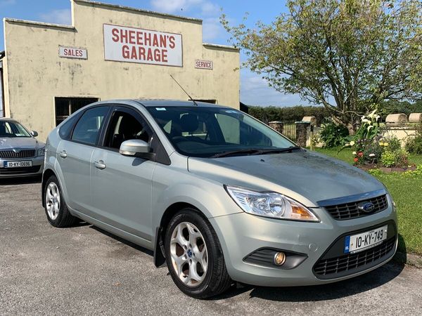 Ford Focus Hatchback, Diesel, 2010, Gold
