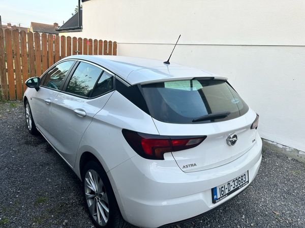 Opel Astra Hatchback, Diesel, 2016, White
